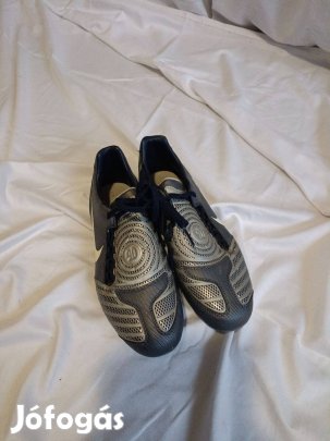 Nike stoplis méret 44