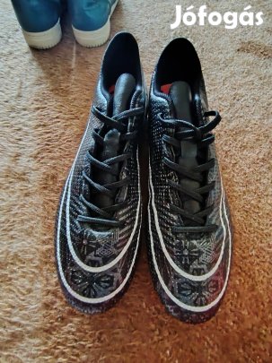 Nike terem foci cipő