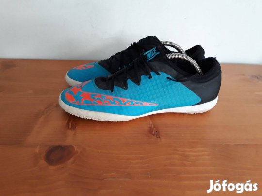 Nike teremcipő 41-es cipő focicipő 41