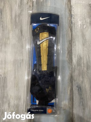 Nikepro férfi M-es foci lábszárvédő (új)