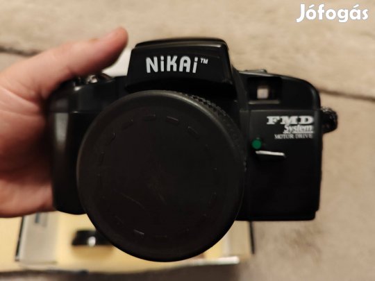 Nikkai 35mm kamera, dobozával, papírral