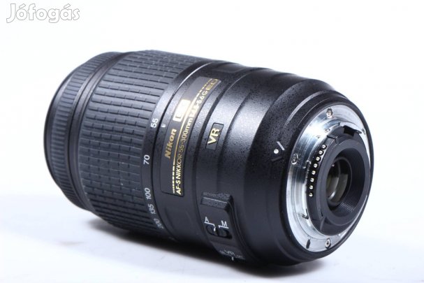 Nikon DX 55-300mm 4.5-5.6 VR objektív 