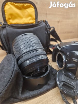 Nikon d3200 fényképezőgép + 18-105 objektív + táska