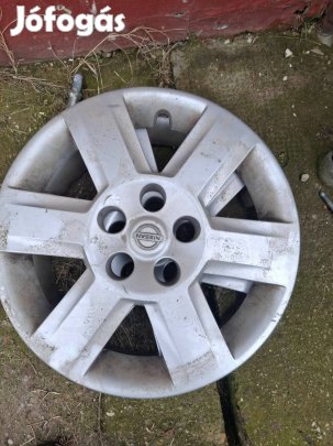 Nissan 16 colos lemezfelni szett dísztárcsával 5x114,3 ET:40 Agy:66,1