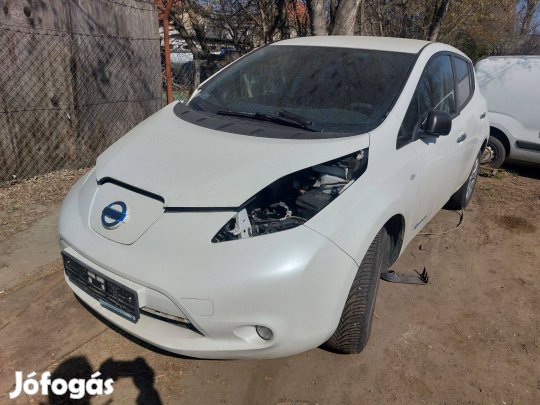 Nissan Leaf ZE1 karosszéria elemei feher