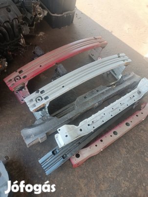 Nissan Leaf lökhárító merevitő eladó.