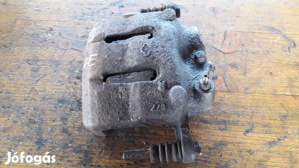 Nissan Navara D22 Jobb Első Féknyereg