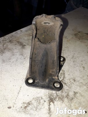 Nissan Navara D40 Bal Motortartó Bak