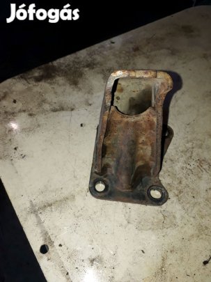 Nissan Navara D40 Bal Motortartó Bak