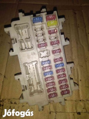 Nissan Navara D40 Biztosítéktábla / Relé Tábla