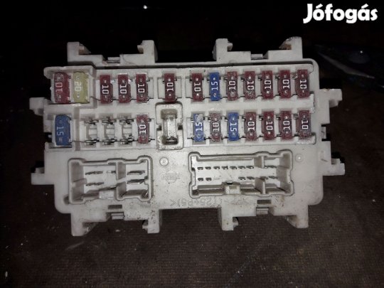 Nissan Navara D40 Biztosítéktábla / Relé Tábla