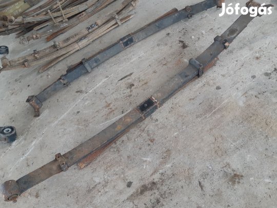 Nissan Navara D40 Hátsó Laprugó