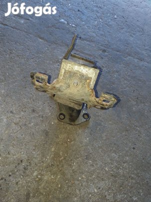 Nissan Navara D40 Jobb Motortartó Bak