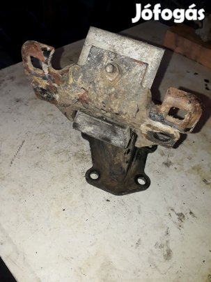 Nissan Navara D40 Jobb Motortartó Bak