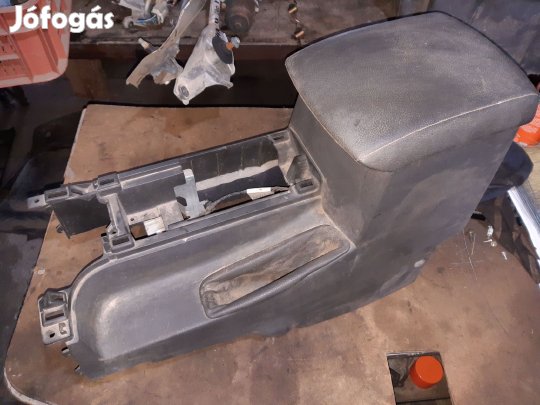 Nissan Navara D40 Könyöklő