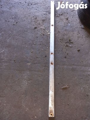 Nissan Navara D40 Rakományrögzítő Fül Betét