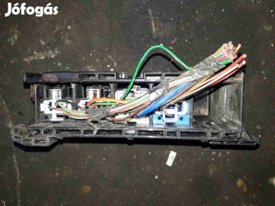 Nissan Serena Biztosítéktábla / Relé Tábla