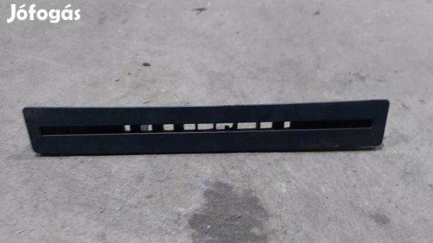 Nissan Terrano WD21 Műszerfal tetején fűtés levegő szellőző rács 8309