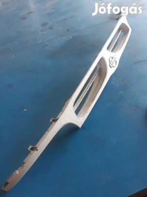 Nissan Vanette Cargo Hűtőrács