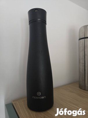 Noerden Liz Smart Bottle okospalack, fekete színben. 
