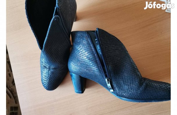 Női 38-as bőr csizna