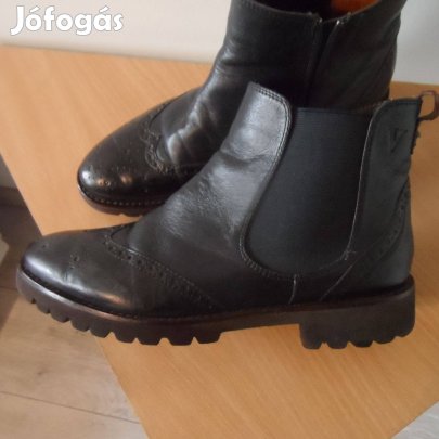 Női 38-as valódi bőr elegáns fekete bokacipő