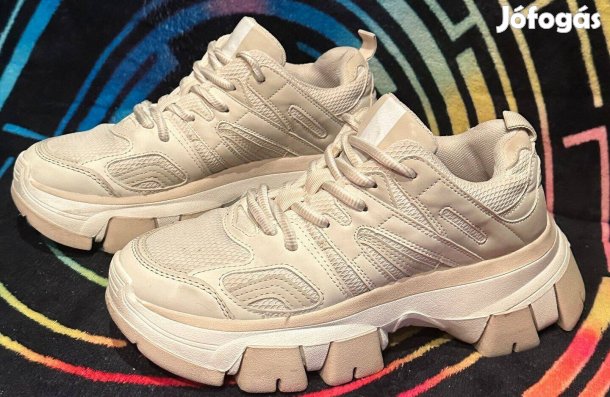 Női Bershka platform cipő (38-as méretben)