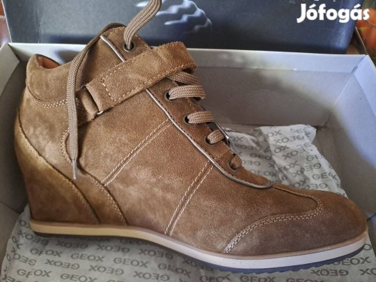 Női Geox telitalpú cipő
