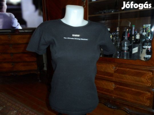 Női M-es fekete póló BMW