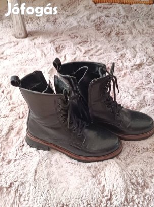 Női Magasszárú,fűzős/zippzáras téli cipő/bakancs eladó