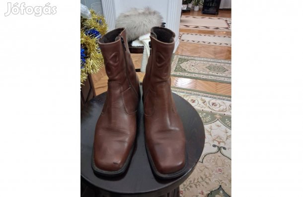 Női Spanyol Sanchez bélelt boka csizma eladó!