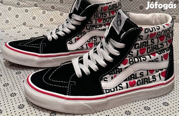 Női Vans magasszárú cipő (37-es méretben)