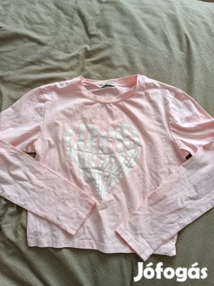 Női , rövid derekú felső. 