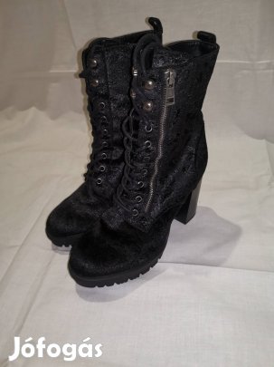 Női bársony bokacsizma