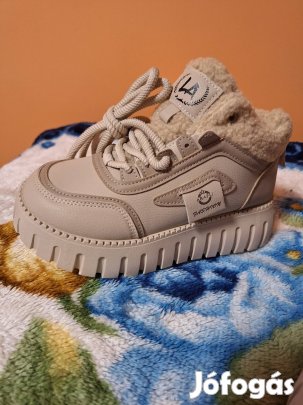 Női bélelt bakancs új 