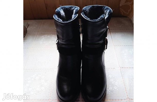 Női bélelt boka csizma 40-es méret