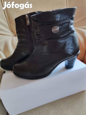Női bőr bokacsizma 37-es méretben eladó