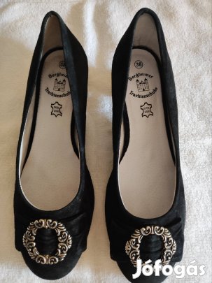 Női bőr cipő olcsón vihető. 