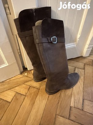 Női bőr csizmák eladók, darabonként 5000 ft-ért
