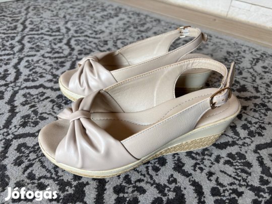 Női bőr szandál