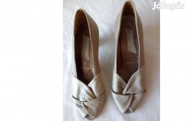 Női bőrcipő, Salamander puha bőr szandál. 38. Sarkak javítandók