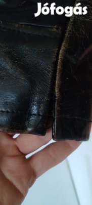 Női bőrdzseki, az ujjat picit varrni kell 