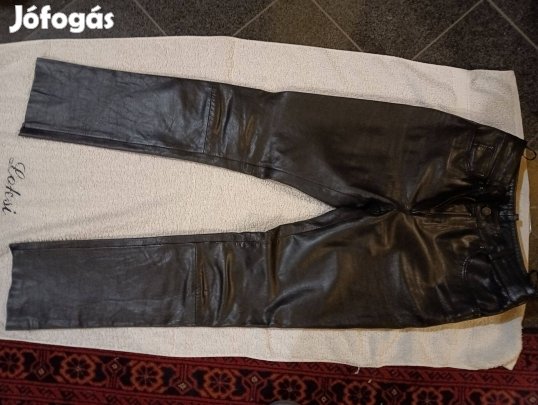 Női bőrnadrág
