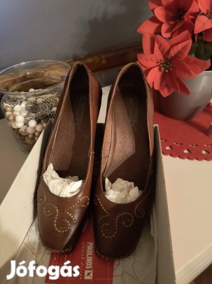 Női cipő (39)