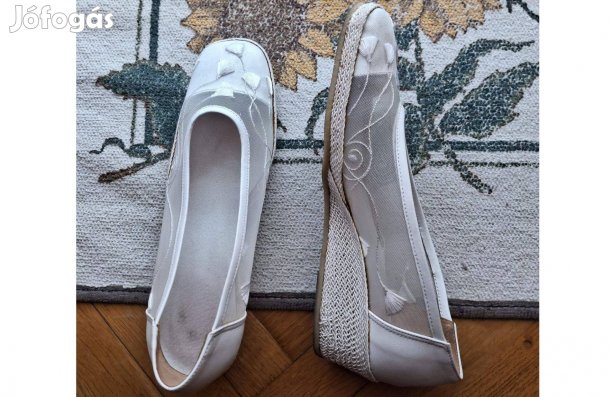 Női cipő fehér