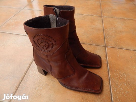 Női csizma 38-as