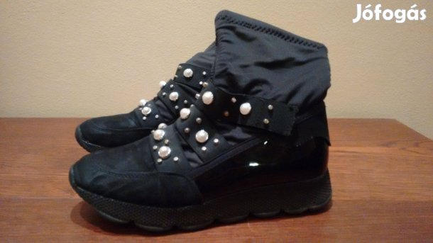 Női csizma 39-es gyöngyös csizma