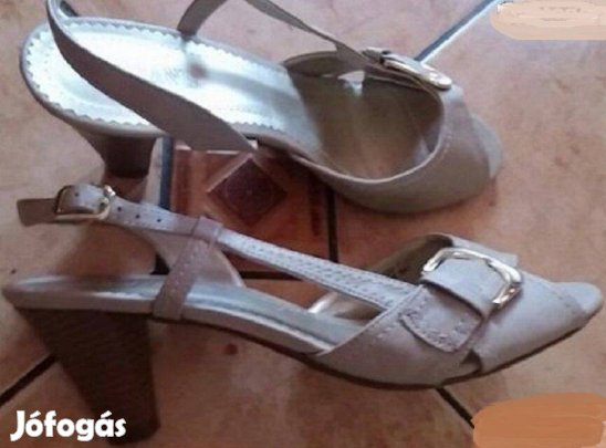 Női drapp szandál 39