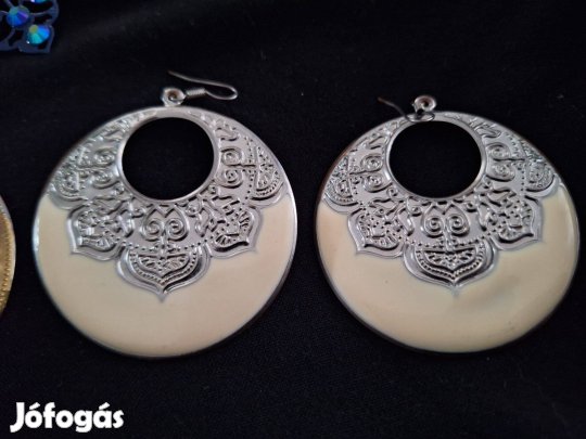 Női ekrü- ezüst színű fülbevaló