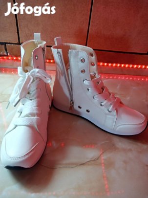 Női elegáns, divatos, cipzáras 39-es új cipő eladó 